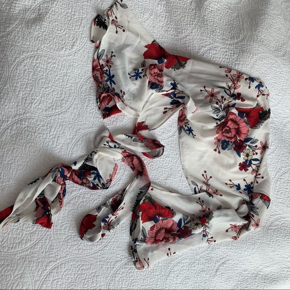 Floral Bell Cap Wrap Around Top - Picture 10 of 12